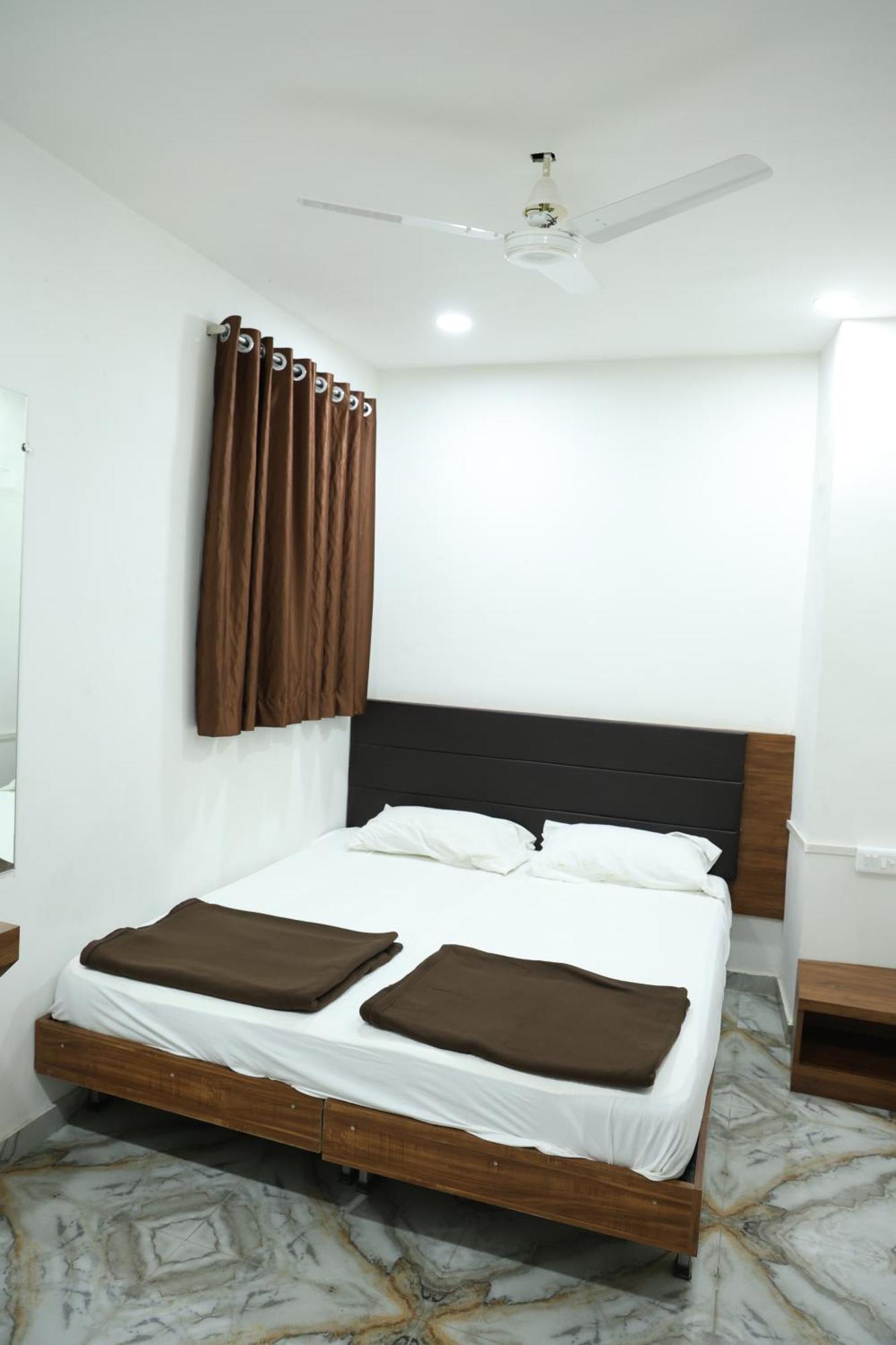 Hotel Aaram Kalupur 阿穆达巴 外观 照片